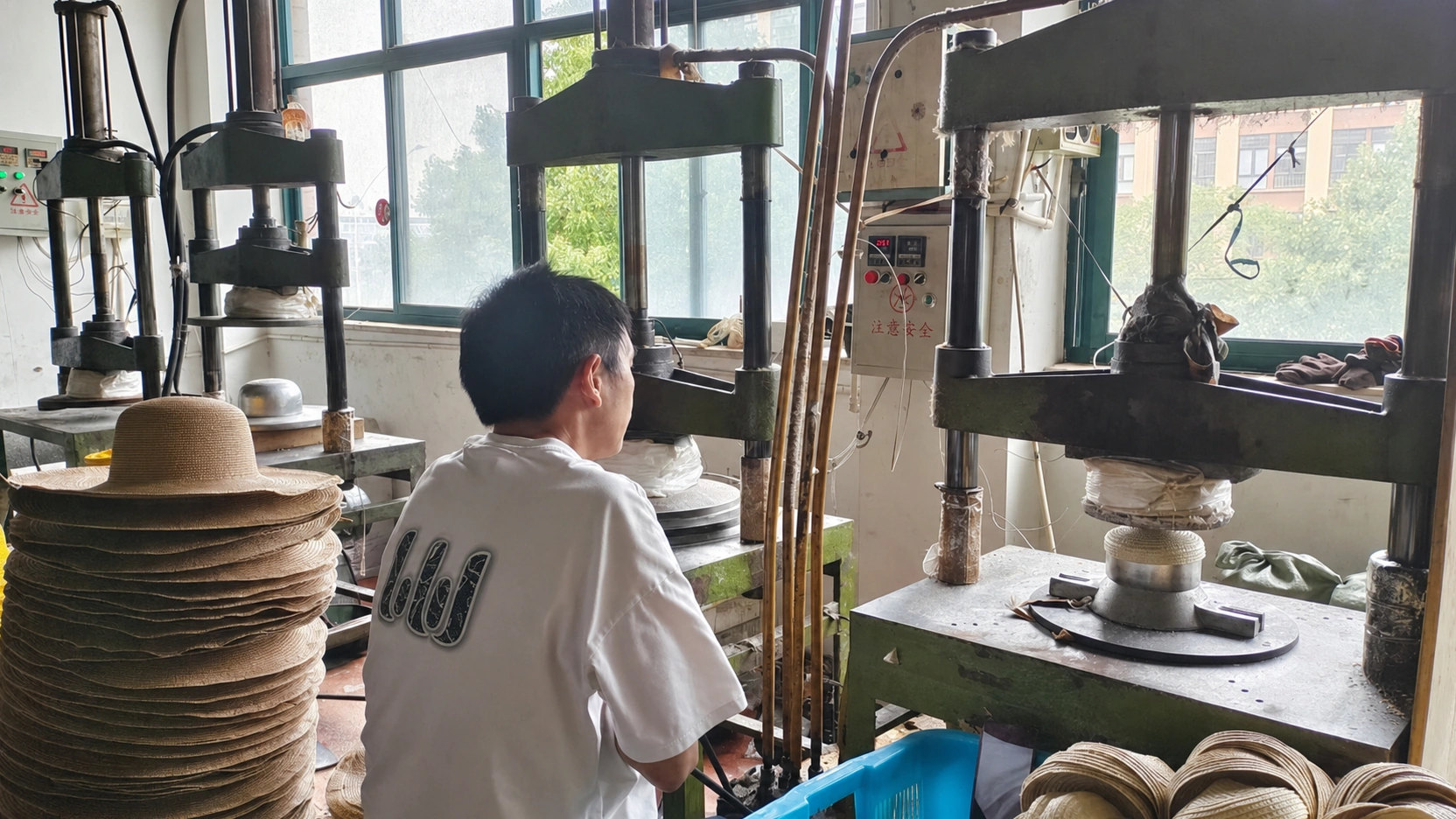 factory pressing workstation