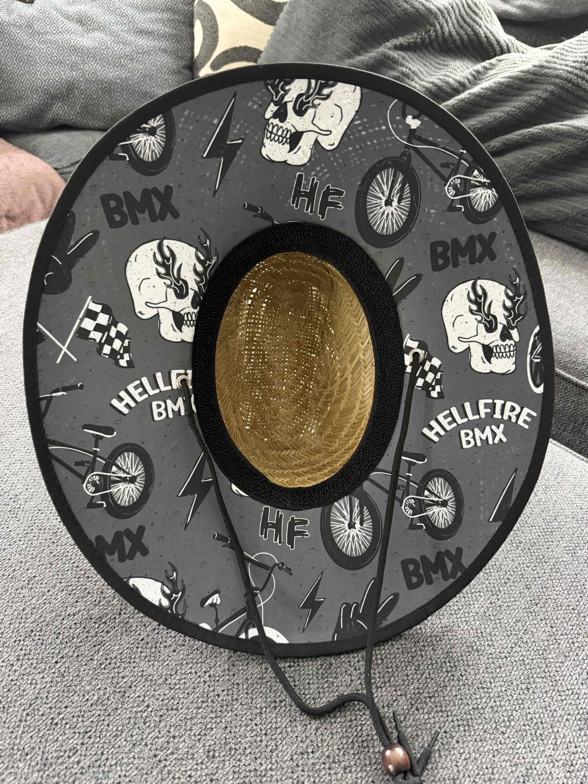 under brim scaled